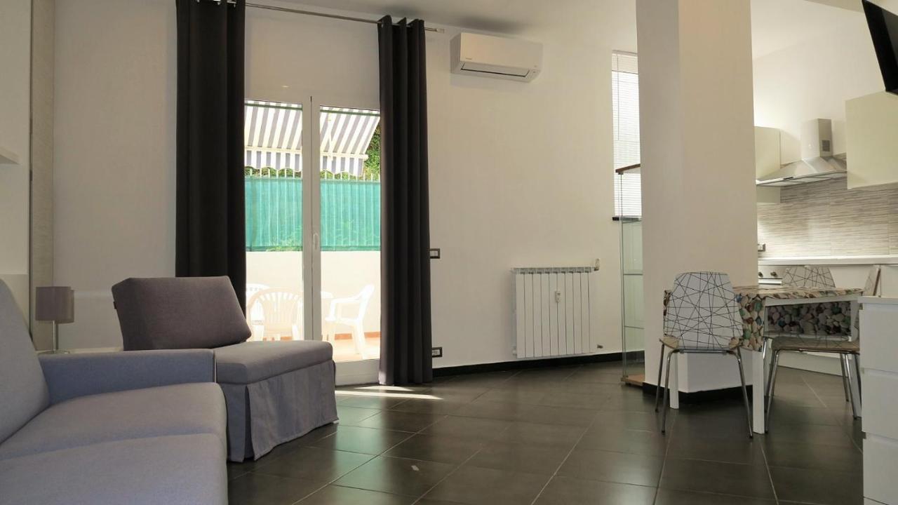 Karina, To The Beach With Terrace And Private Parking Savona Zewnętrze zdjęcie