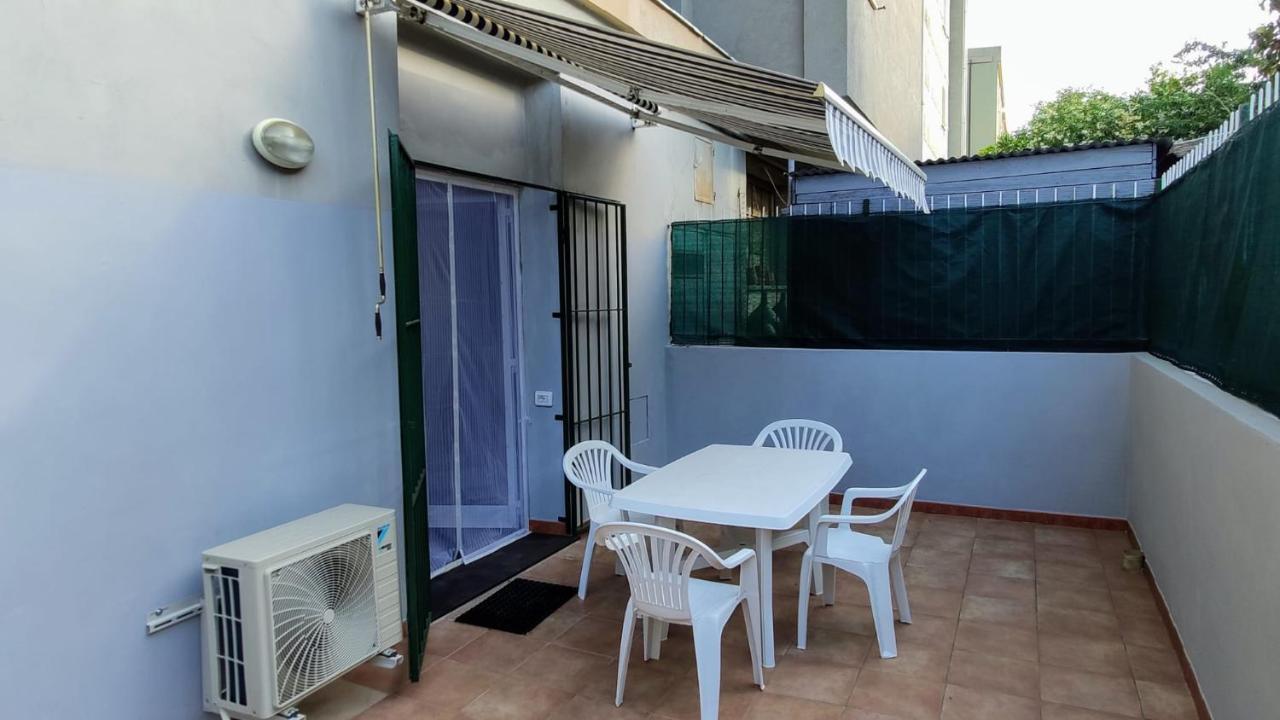 Karina, To The Beach With Terrace And Private Parking Savona Zewnętrze zdjęcie