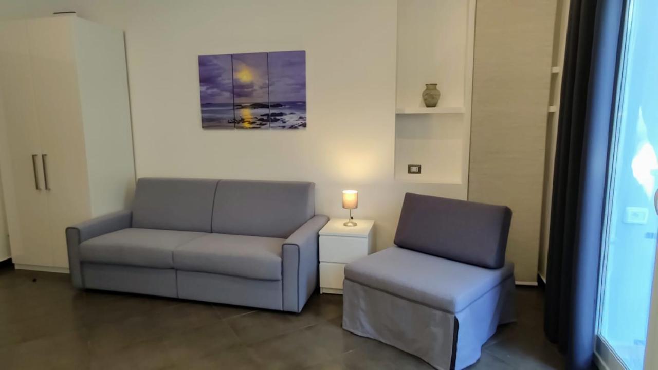Karina, To The Beach With Terrace And Private Parking Savona Zewnętrze zdjęcie
