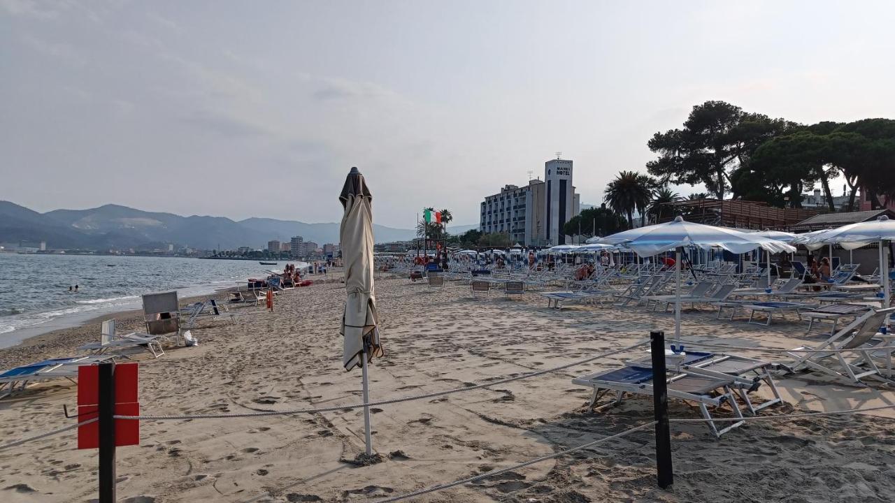 Karina, To The Beach With Terrace And Private Parking Savona Zewnętrze zdjęcie