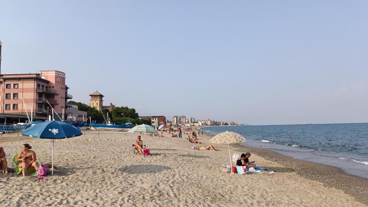 Karina, To The Beach With Terrace And Private Parking Savona Zewnętrze zdjęcie