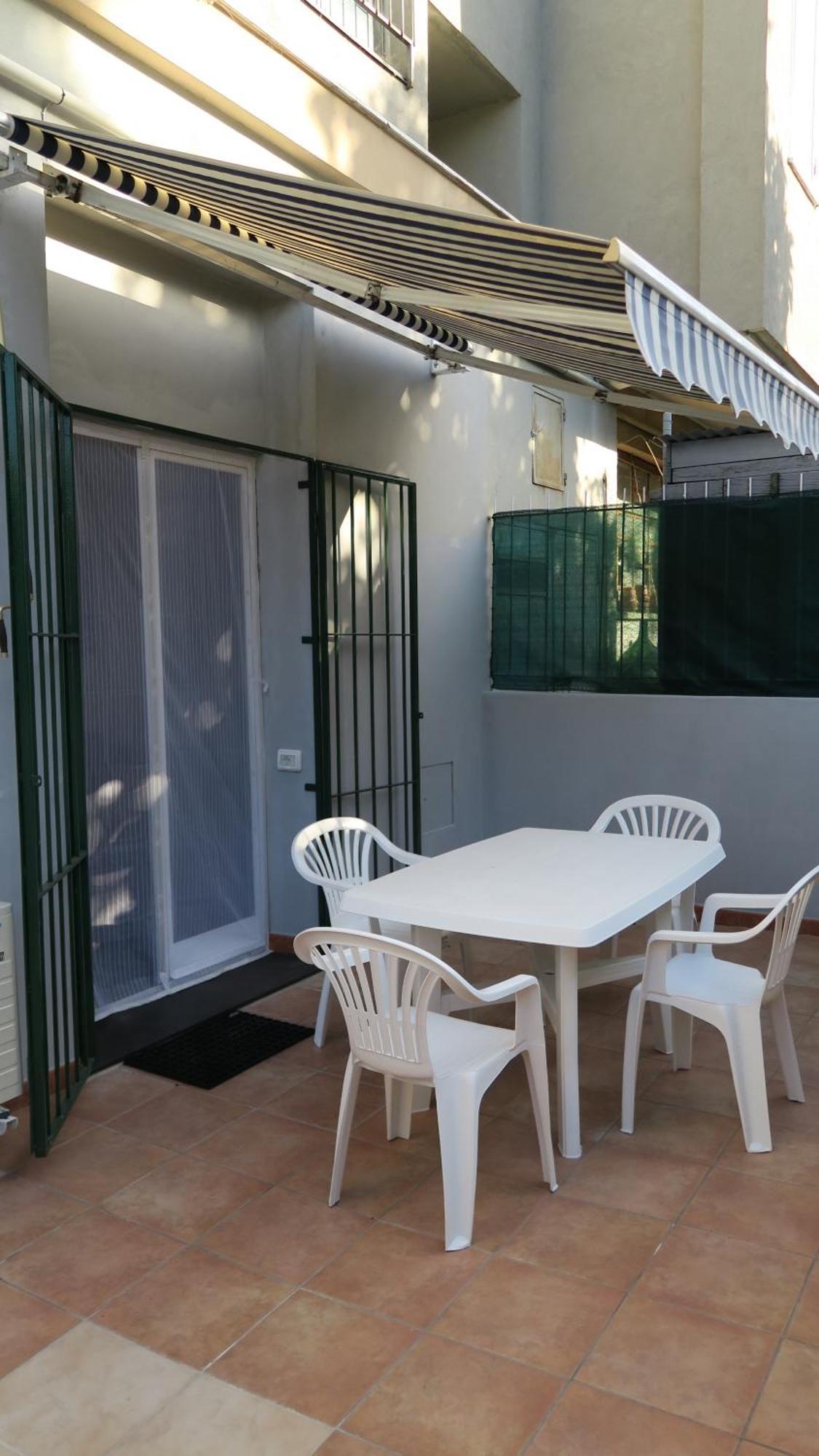 Karina, To The Beach With Terrace And Private Parking Savona Zewnętrze zdjęcie